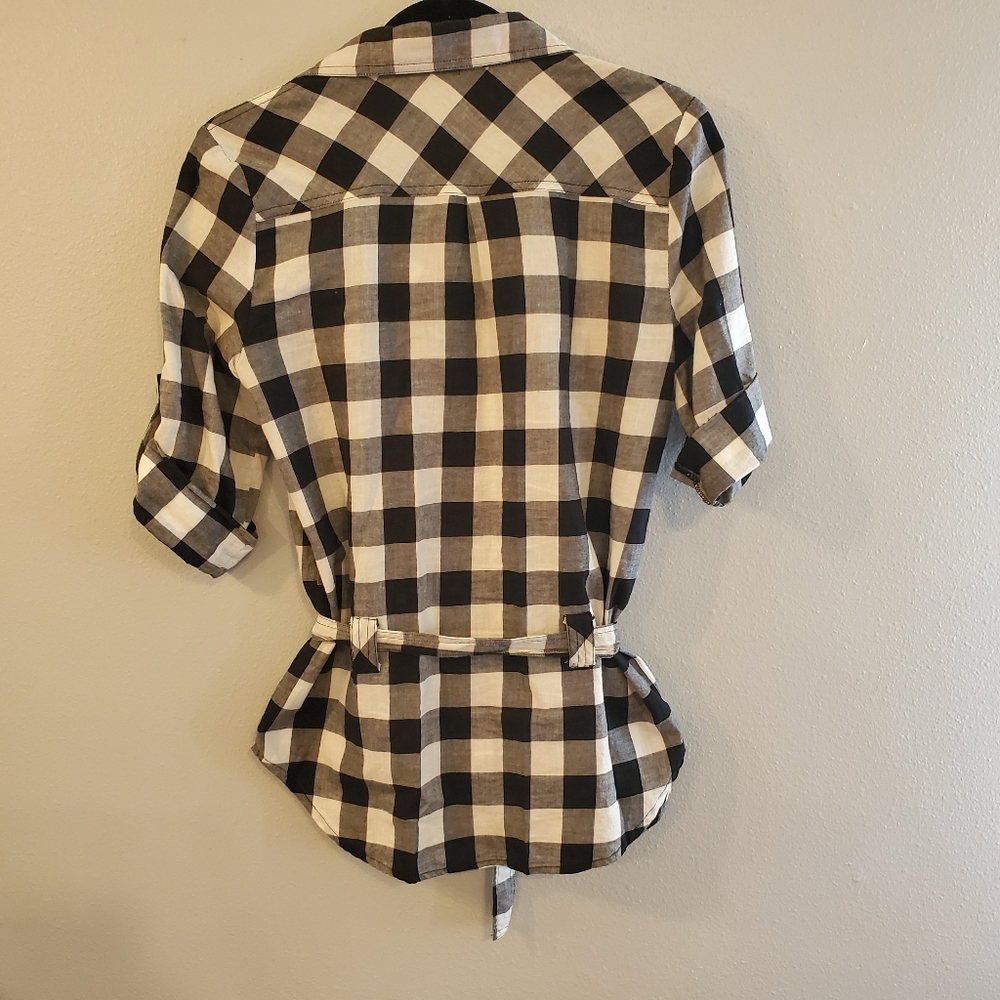 Adorable gingham button up - Picture 2 of 4